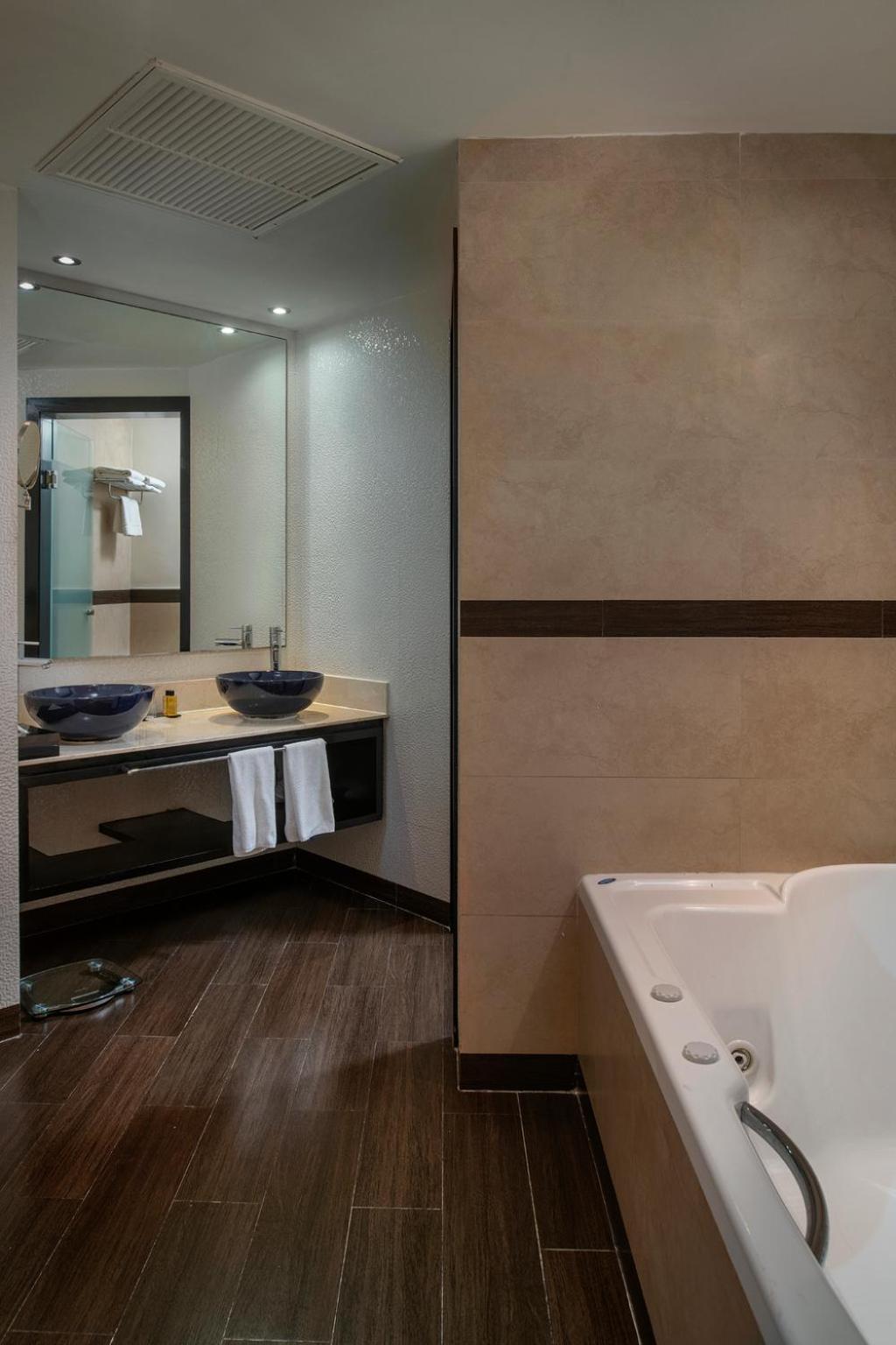 Privilege Romance Suite with Jacuzzi